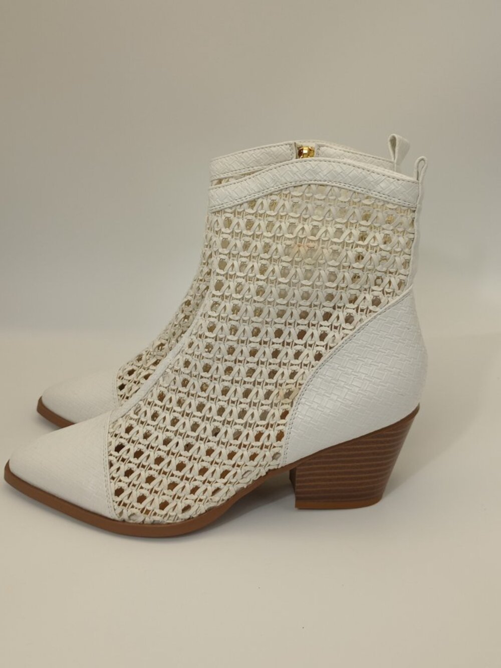 Comfort EST 1946 White Woven Ankle Booties Size 10W